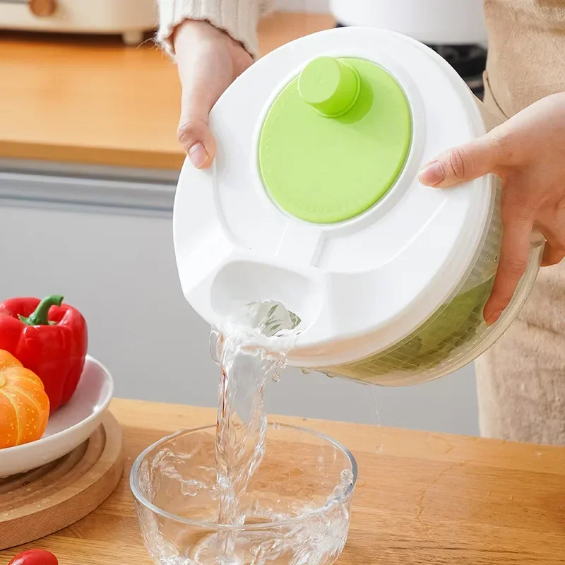 Salad spinner for flaky vegetables
