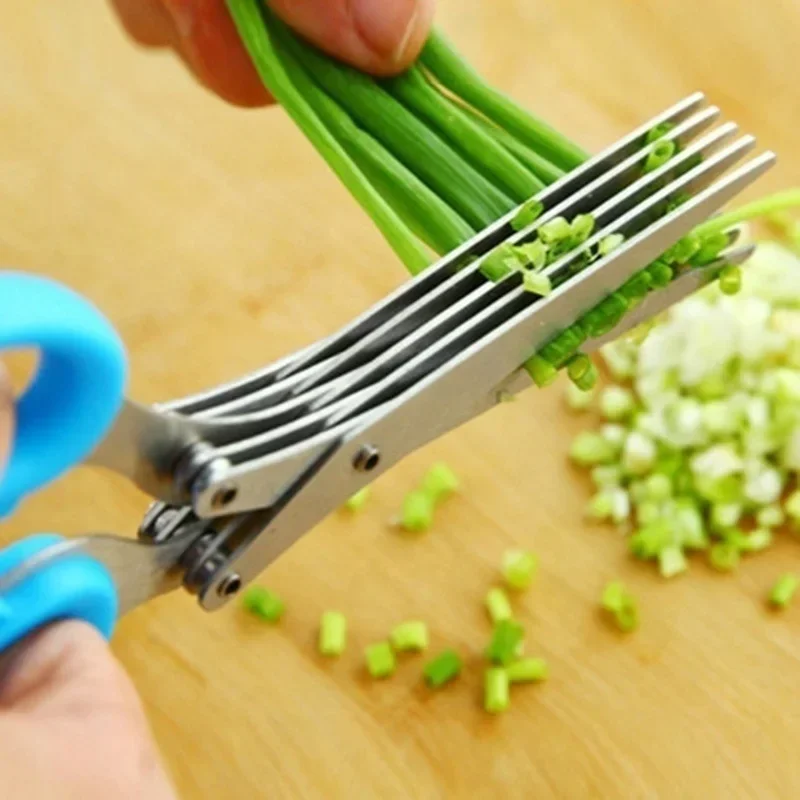 Multifunctional kitchen scissors